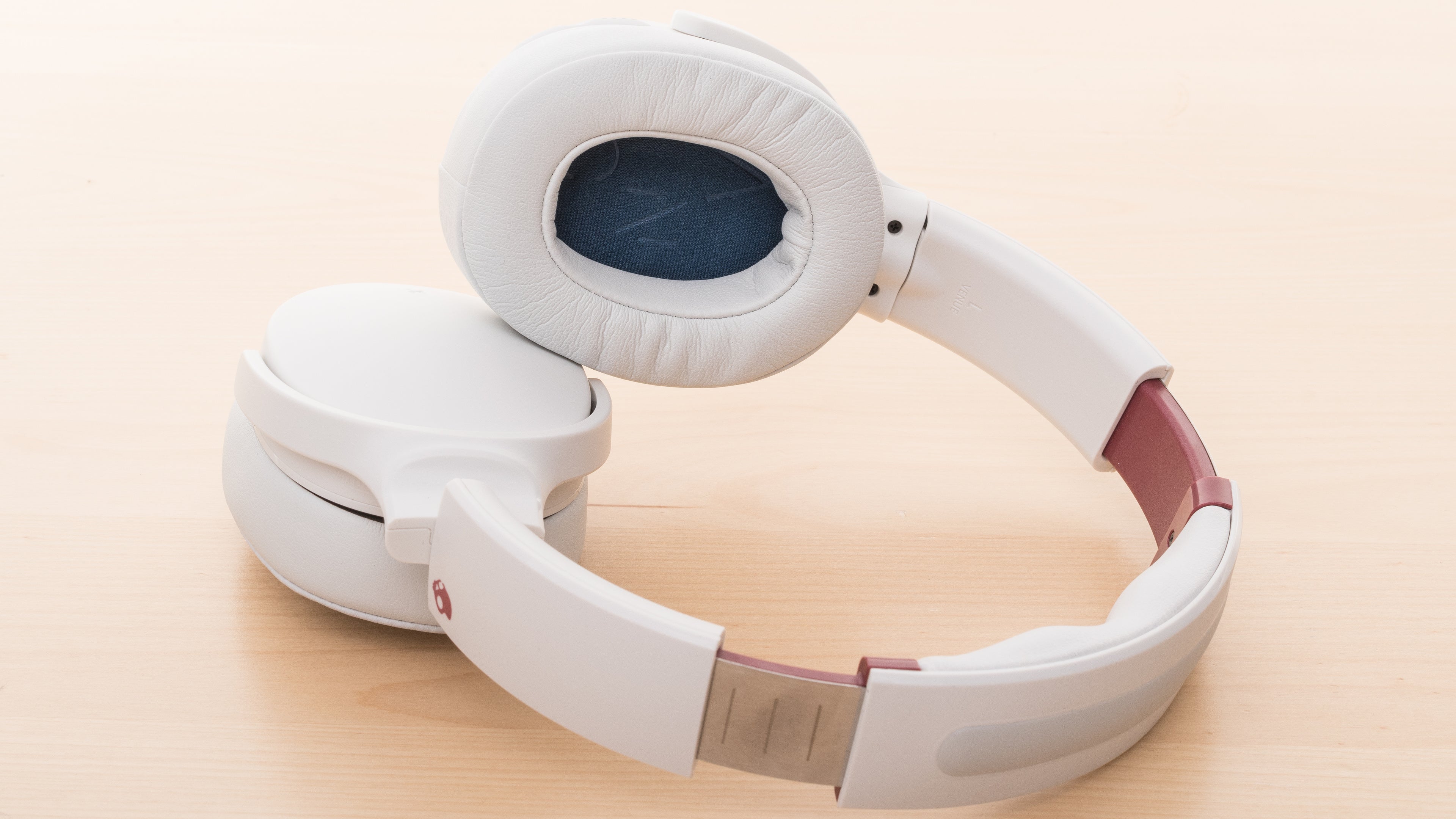Skullcandy Venue Wireless ANC Over-Ear Headphone - White Skullcandy Venue Wireless ANC Over-Ear Headphone - White